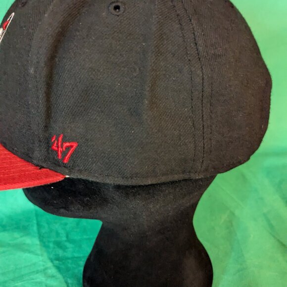 the Bulls ball cap. - Picture 2 of 5